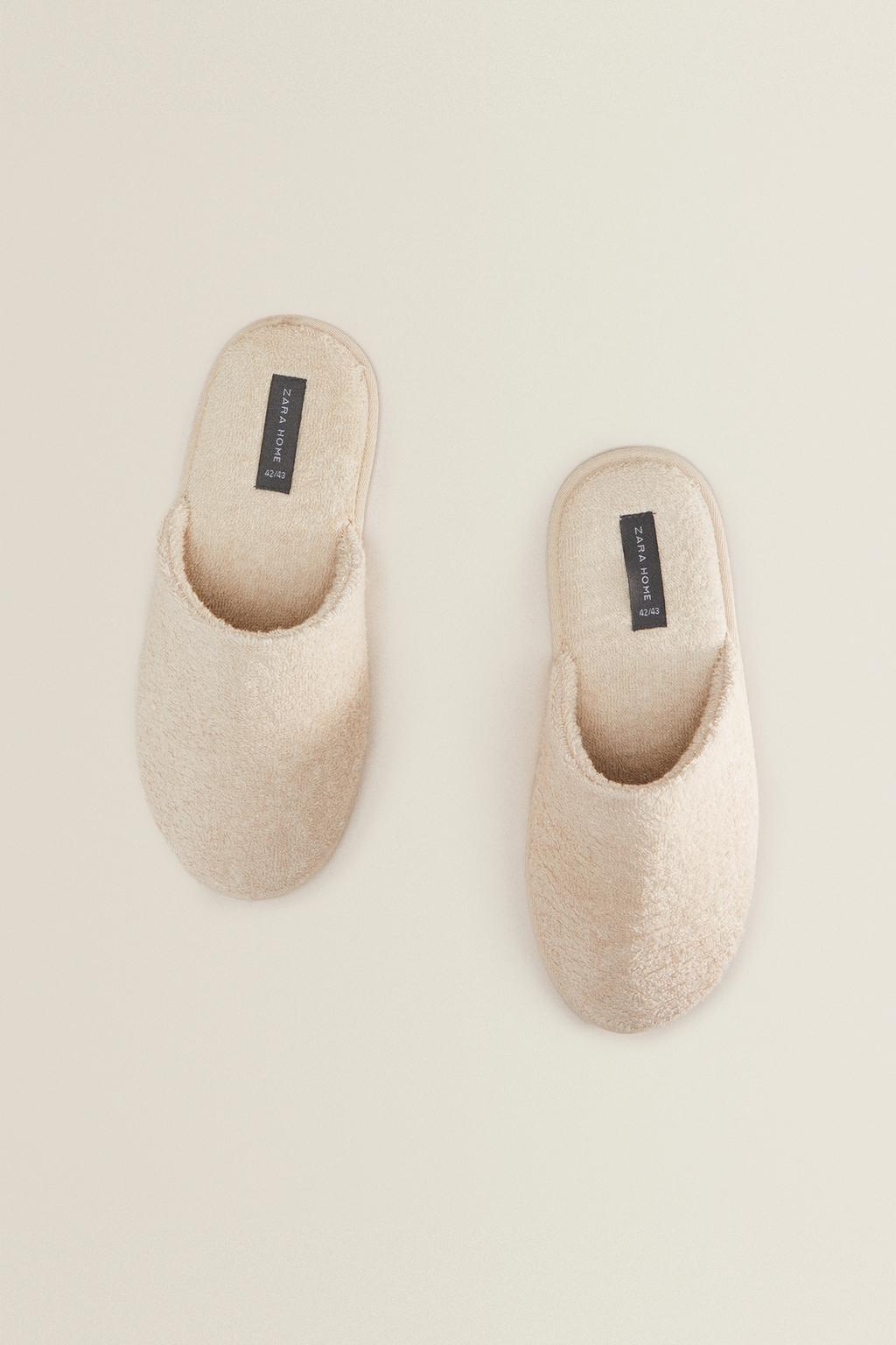 Тапочки для ванной комнаты из махровой ткани