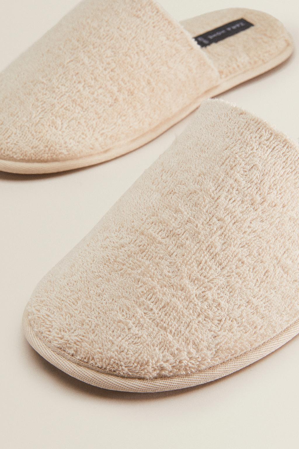 Тапочки для ванной комнаты из махровой ткани