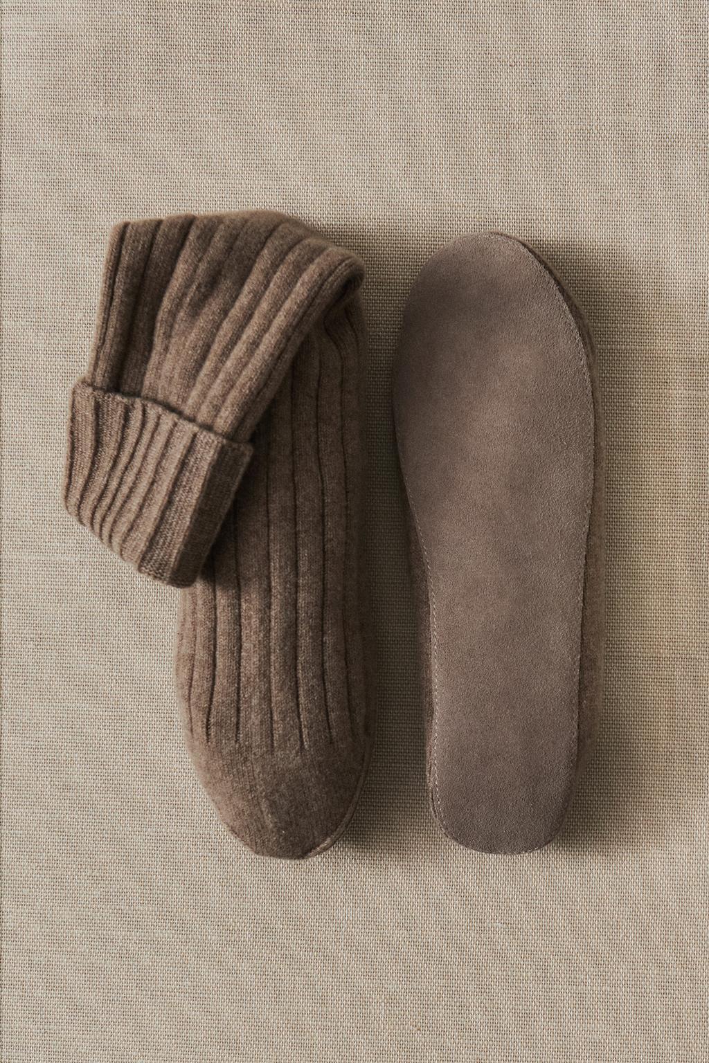 Носки из кашемира с подошвой из кожи