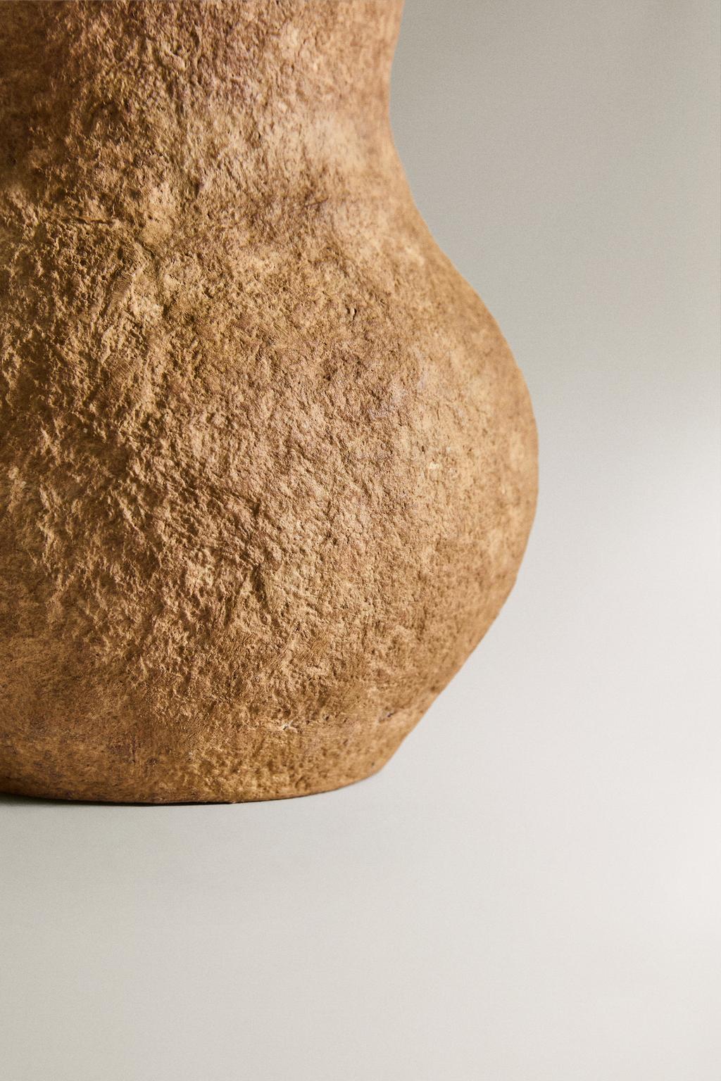 Ваза из бумажной массы