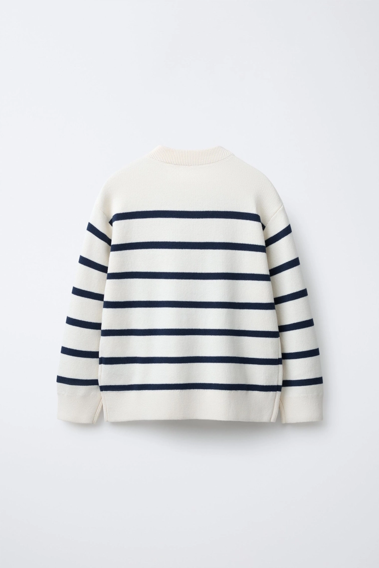 Полосатый вязаный свитер