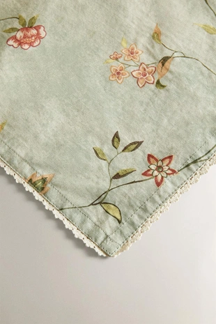 Скатерть с цветочным принтом и кружевным обрезом- Заказать в России