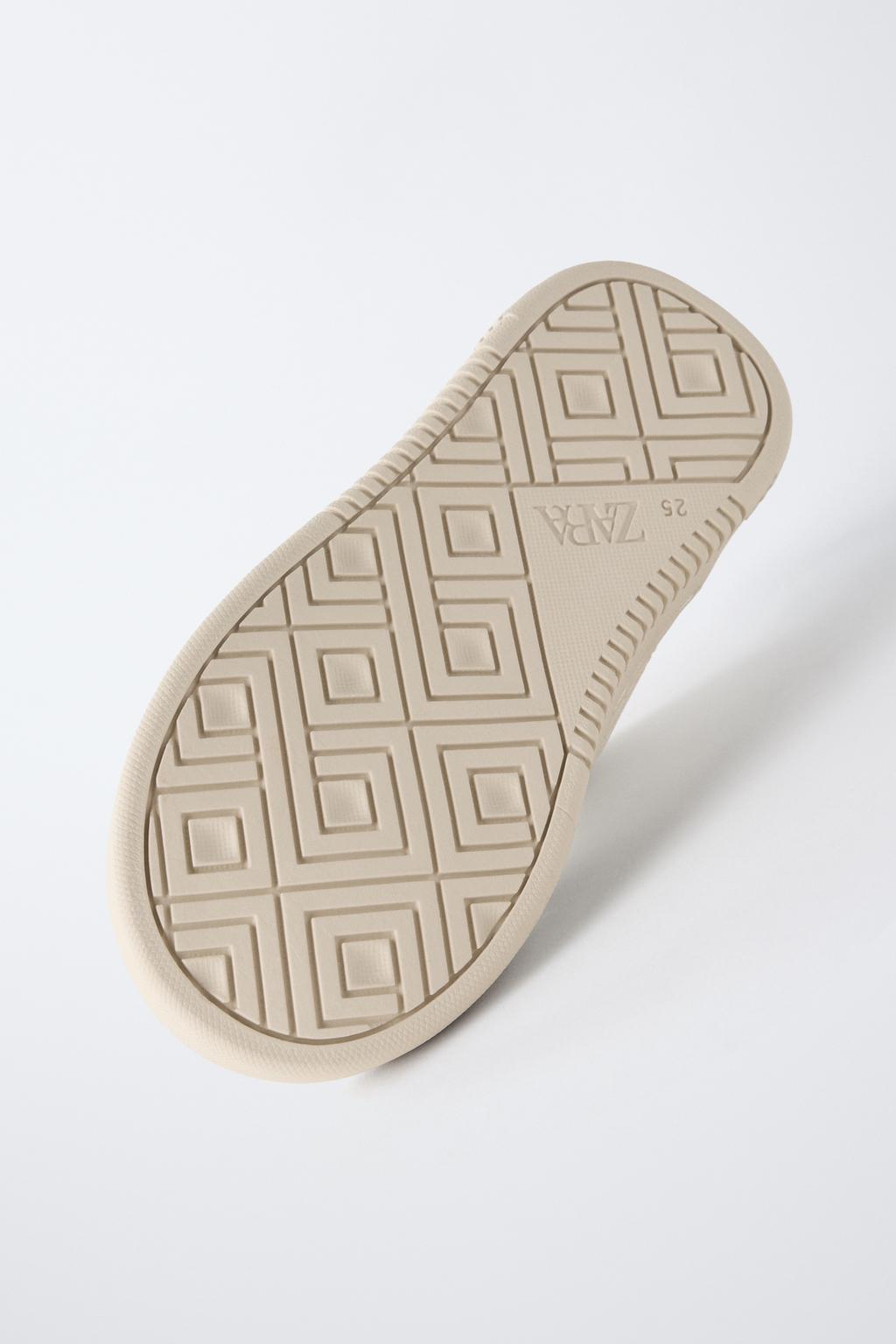 ВЫСОКИЕ КРОССОВКИ С СЕРДЕЧКОМ