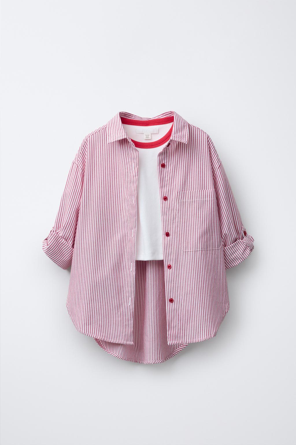 Рубашка в полоску с контрастной планкой на воротнике. футболка в упаковке