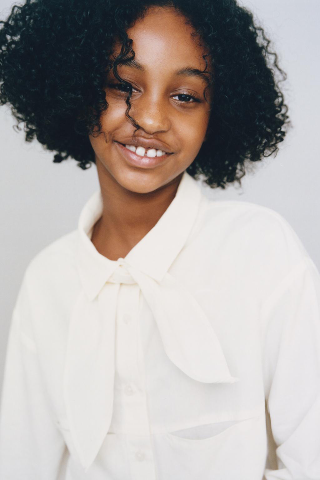 УКОРОЧЕННАЯ РУБАШКА СО СЪЕМНЫМ ШАРФОМ