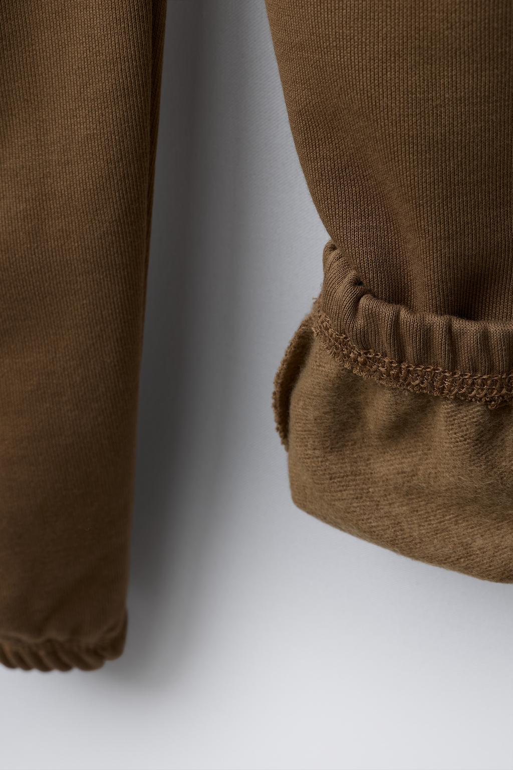 ДЖОГГЕРЫ ИЗ МЯГКОЙ ТКАНИ С НАДПИСЬЮ