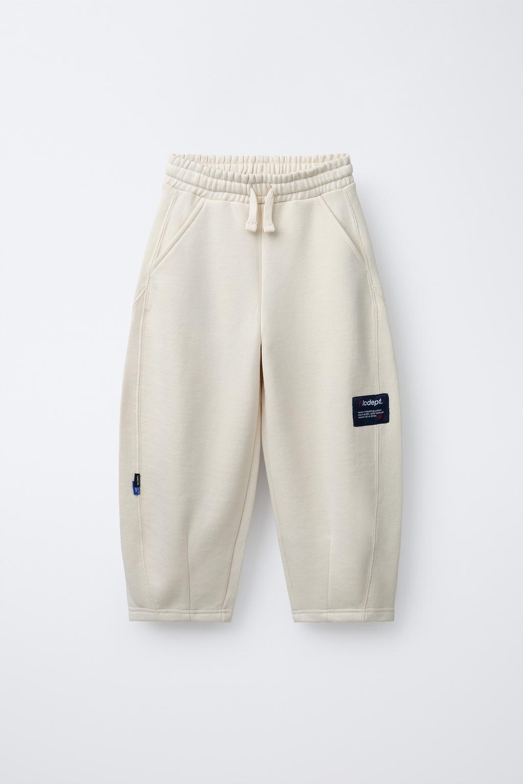 БРЮКИ BARREL ИЗ МЯГКОЙ ТКАНИ С НАШИВКОЙ