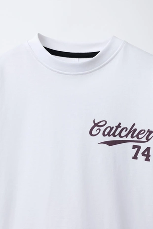 Футболка с нашивкой и текстовым принтом- Заказать в России