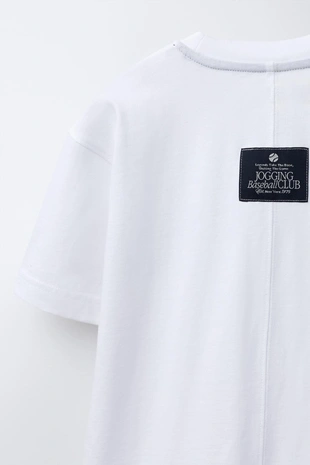 Футболка с нашивкой и текстовым принтом- Заказать в России