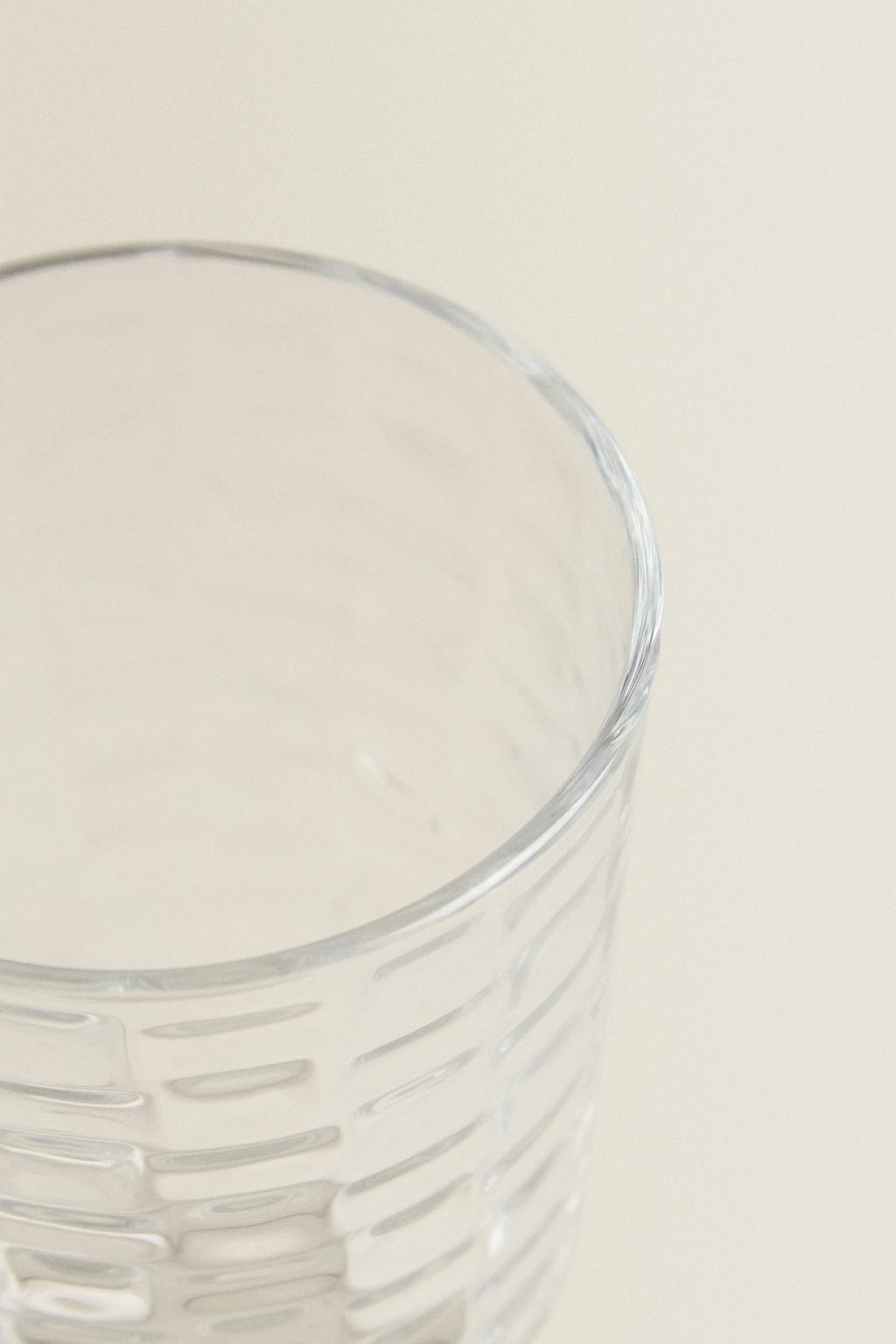 Стакан с рельефным квадратным узором