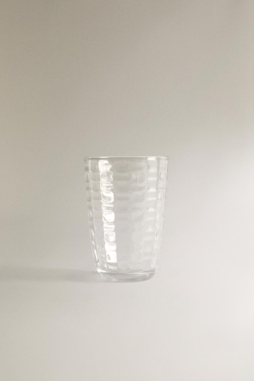 Стакан с рельефным квадратным узором
