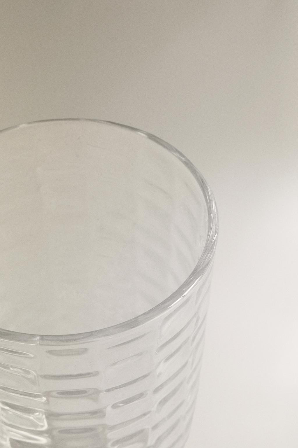 Стакан с рельефным квадратным узором