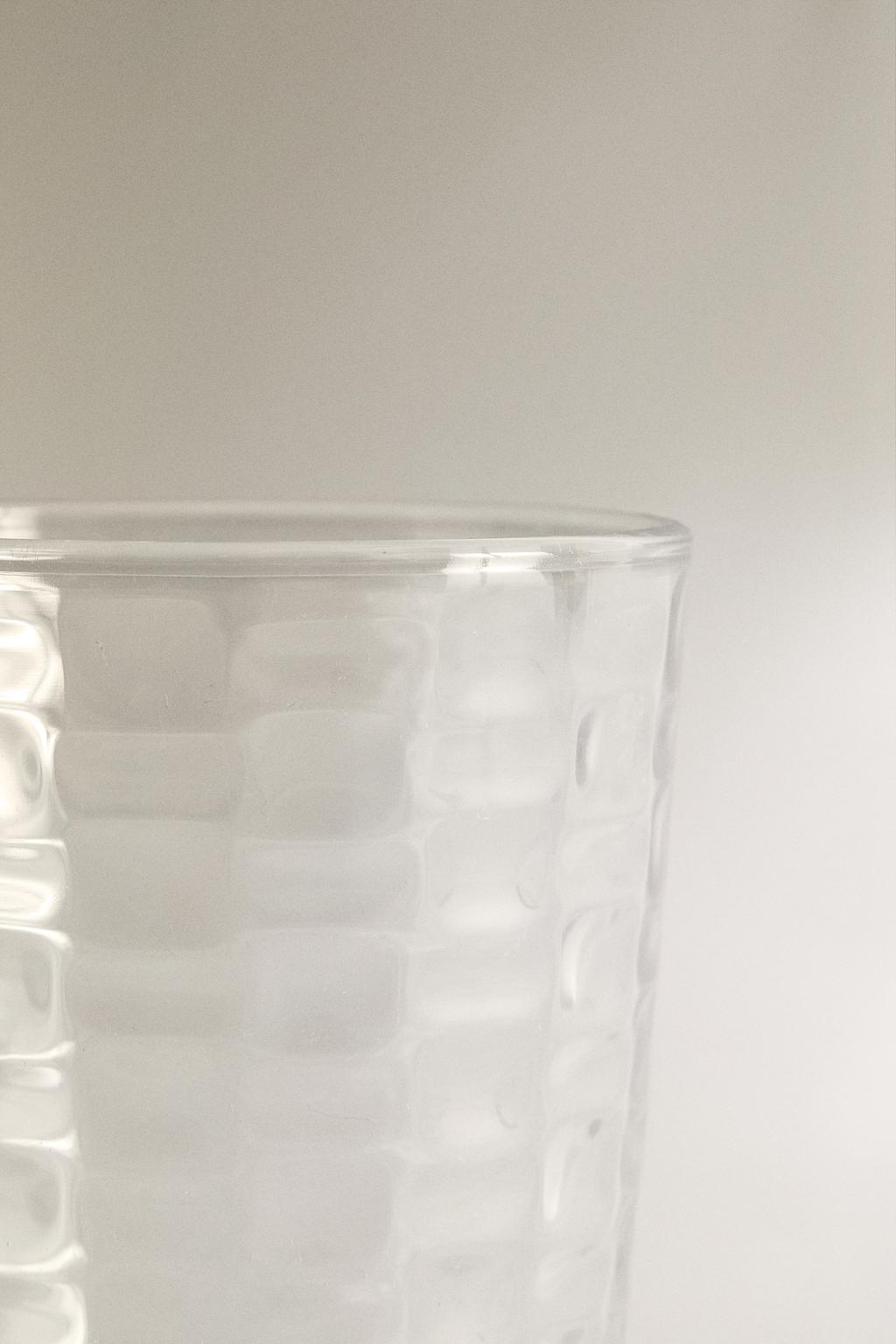 Стакан с рельефным квадратным узором