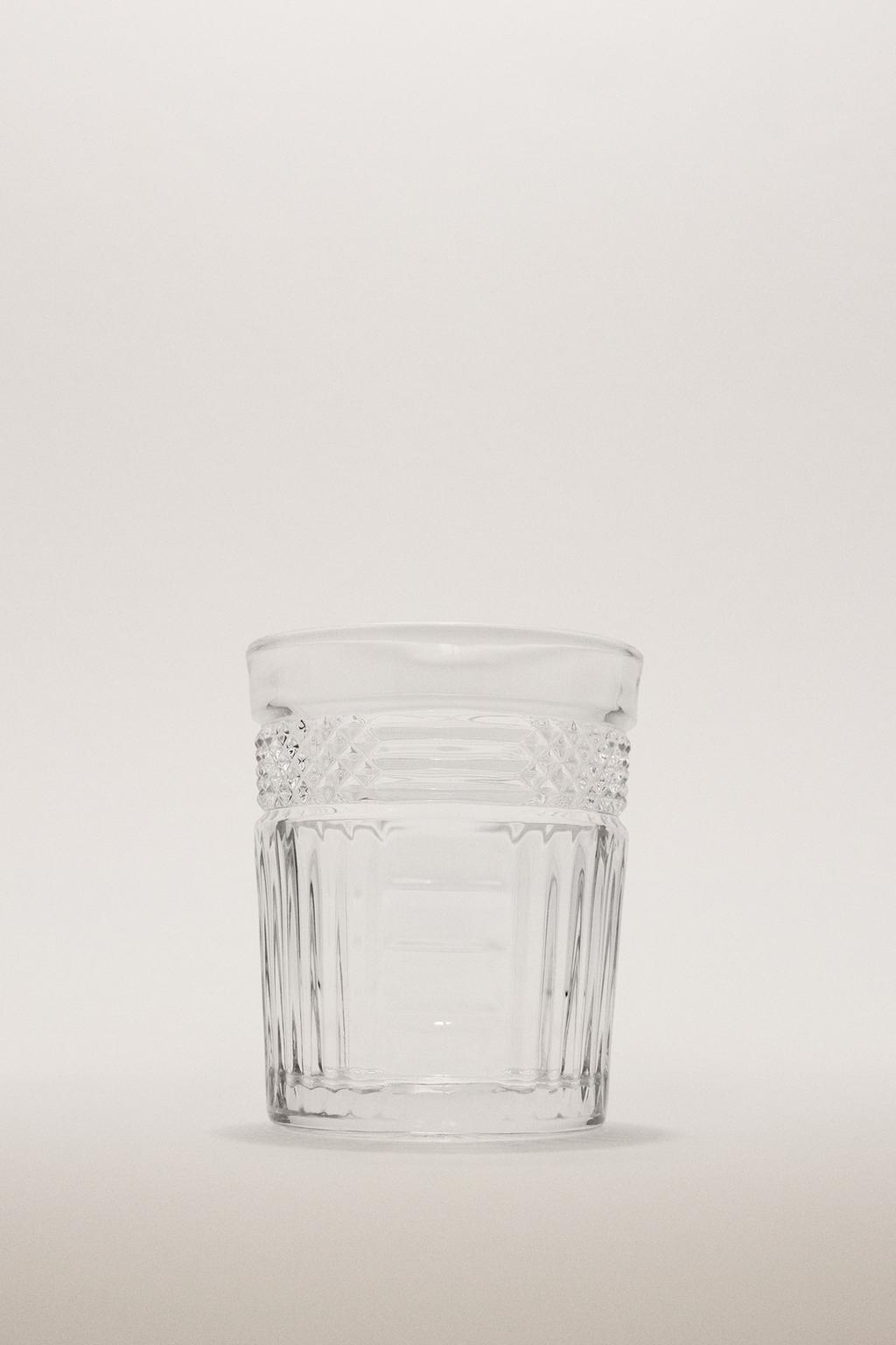 Стакан из стекла с рельефным узором
