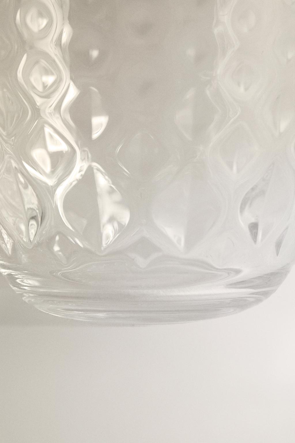 Стакан с рельефным дизайном