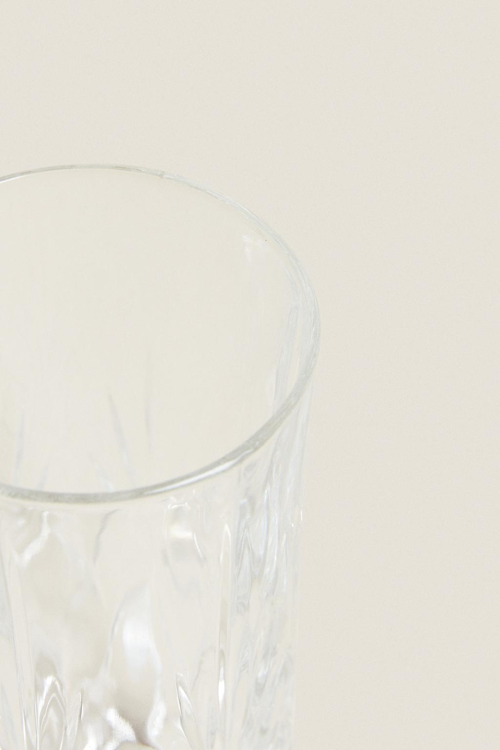 Высокий стакан с рельефным узором