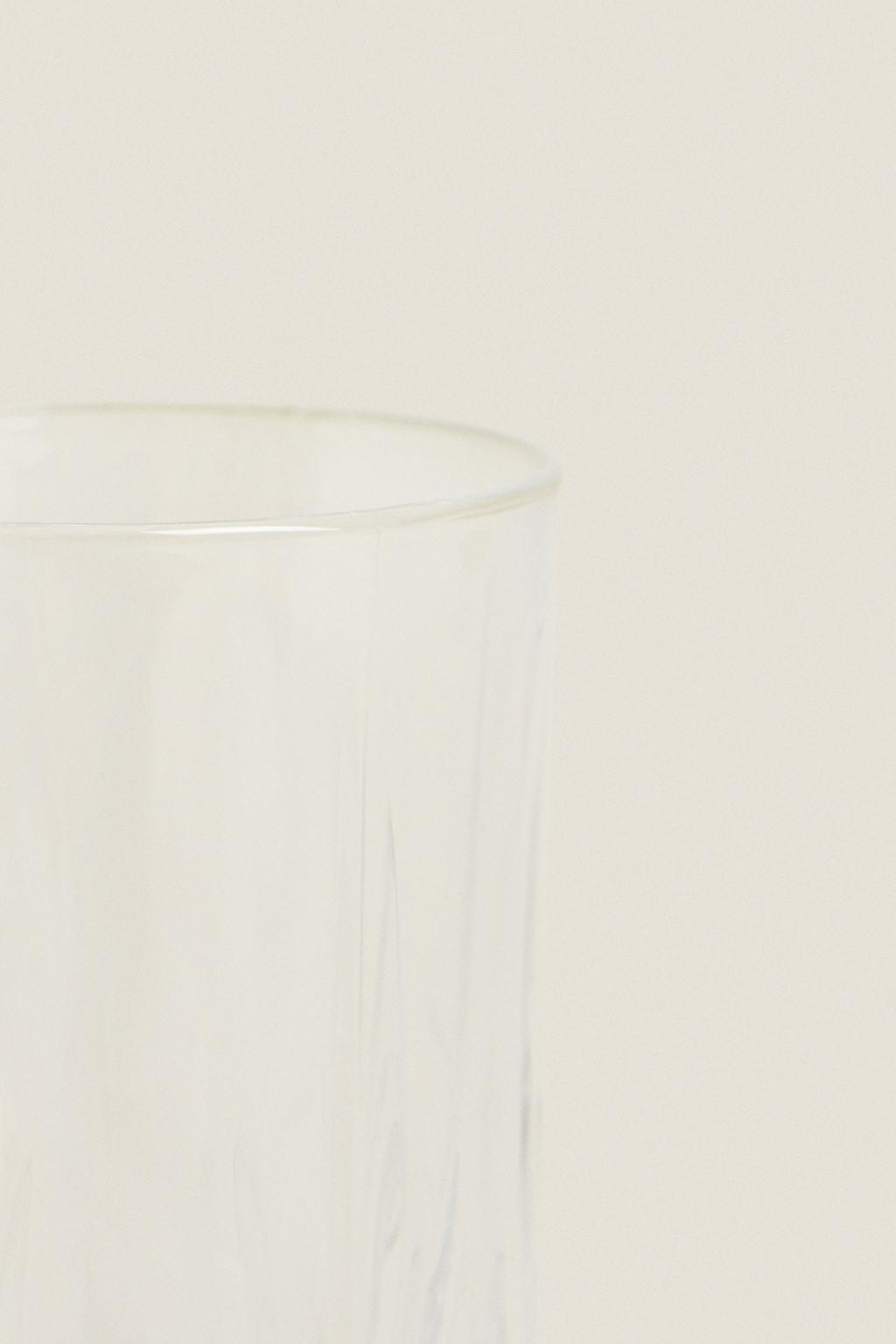 Высокий стакан с рельефным узором