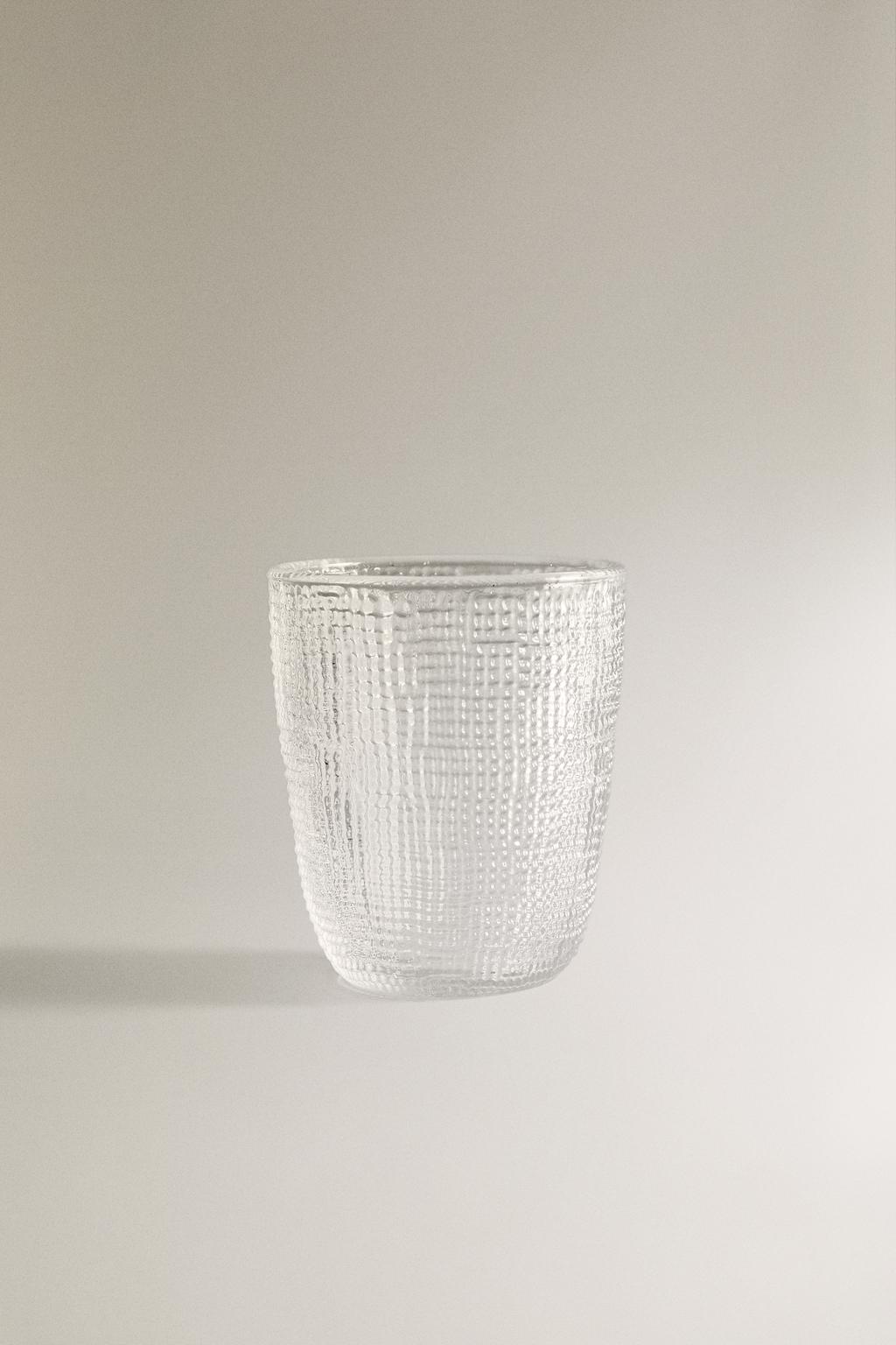 Стакан из стекла с рельефным узором