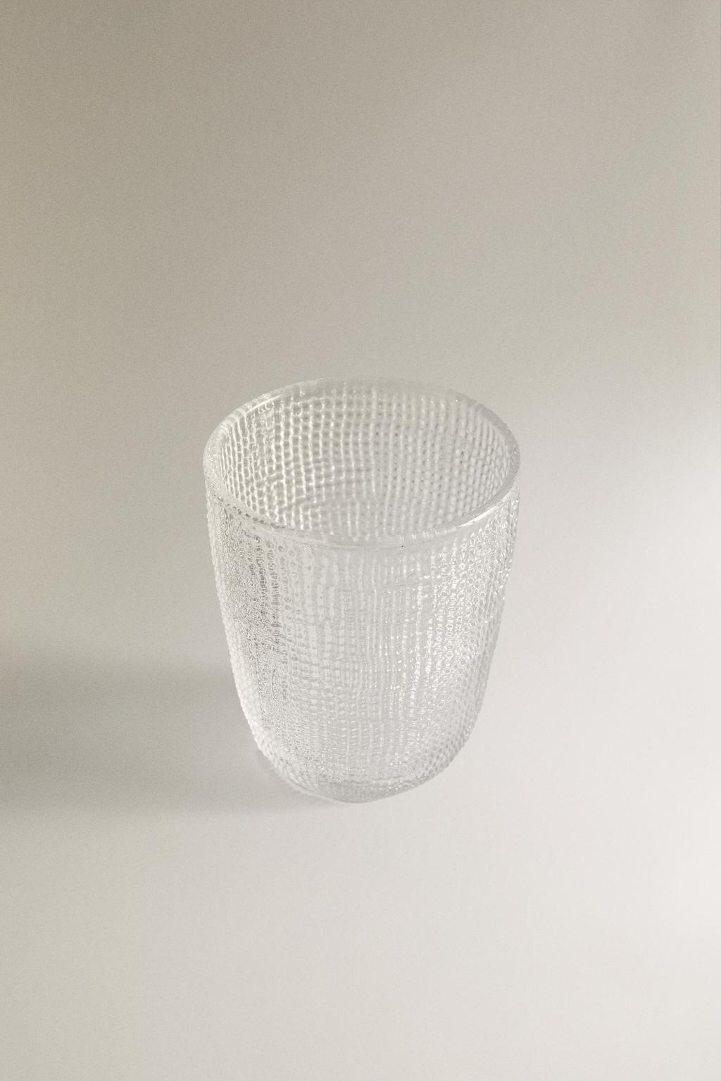 Стакан из стекла с рельефным узором