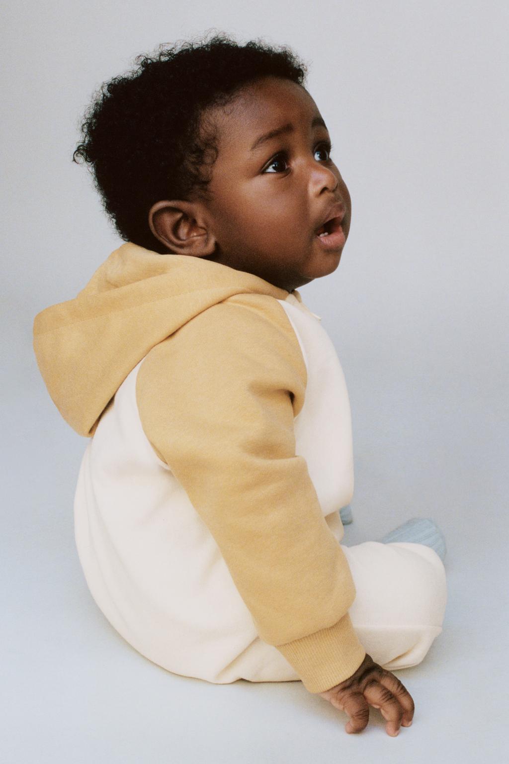 КОМБИНЕЗОН С КОНТРАСТНЫМИ ЦВЕТНЫМИ БЛОКАМИ