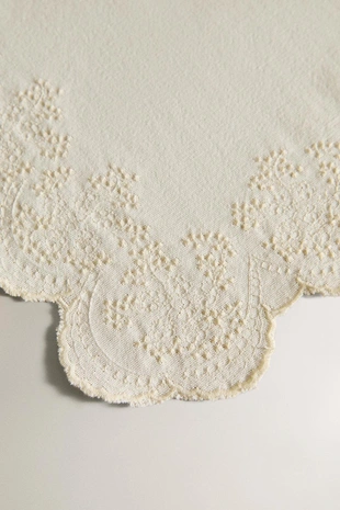 Салфетка с вышитым блондинистым кружевом из хлопка- Заказать в России