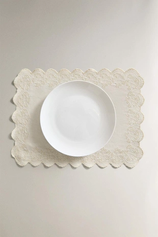 Салфетка с вышитым блондинистым кружевом из хлопка- Заказать в России