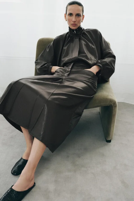 ЮБКА ИЗ ИСКУССТВЕННОЙ КОЖИ СО СКЛАДКАМИ — коллекция Zara «ZW»