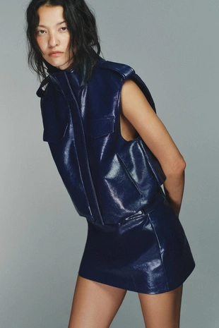 Жилет из искусственной кожи с хлястиками- Заказать в России