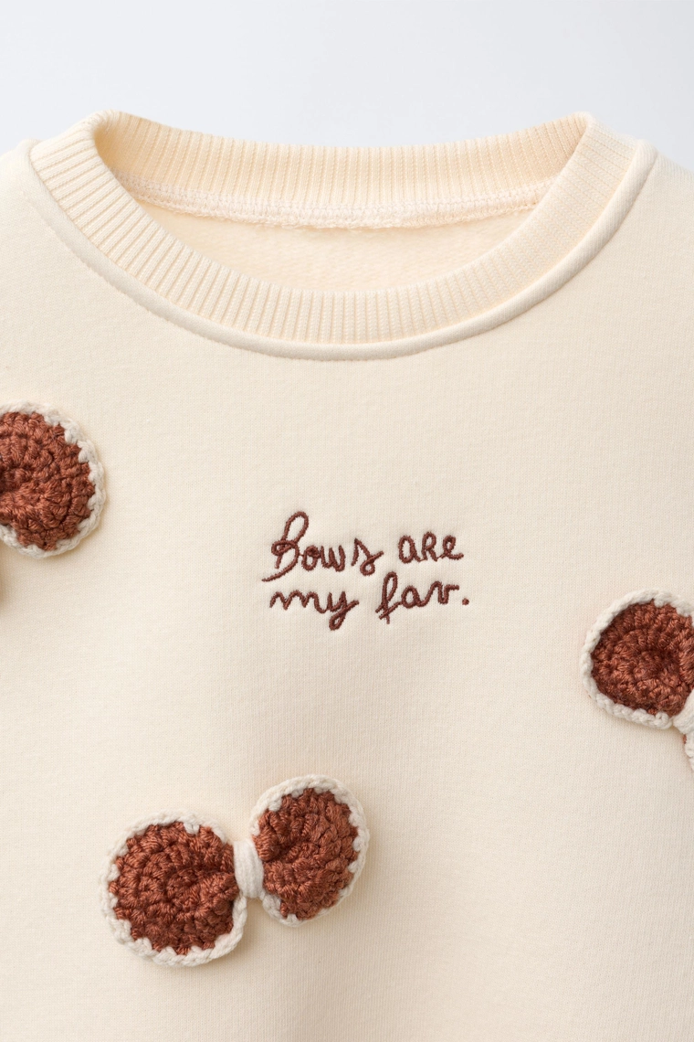 Толстовка с аппликацией кружева