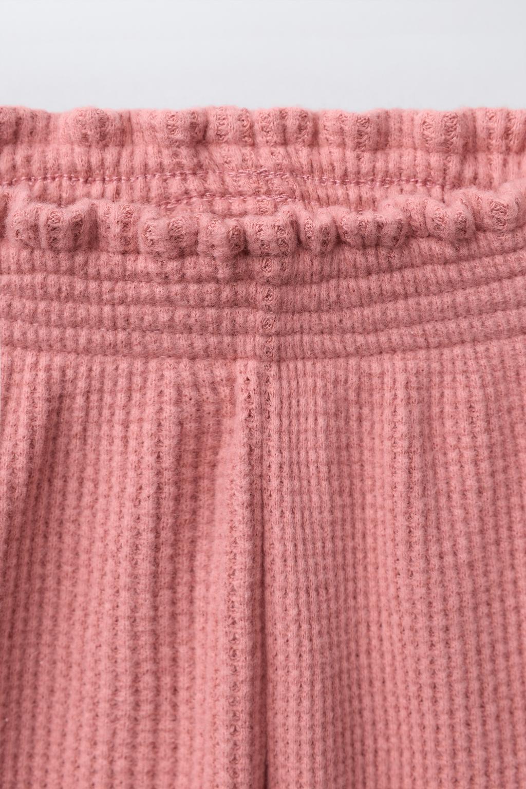 БРЮКИ-КЮЛОТЫ ИЗ РИФЛЕНОГО ТРИКОТАЖА С ВОЛАНАМИ