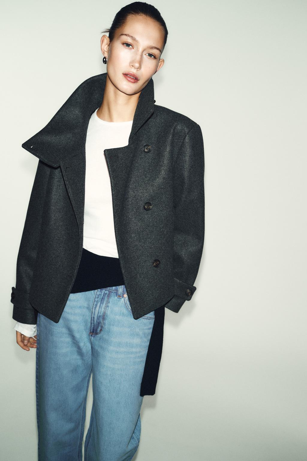 КОРОТКОЕ ПАЛЬТО С ВЫСОКИМ ВОРОТНИКОМ