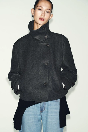 Короткое пальто с высоким воротником- Заказать в России