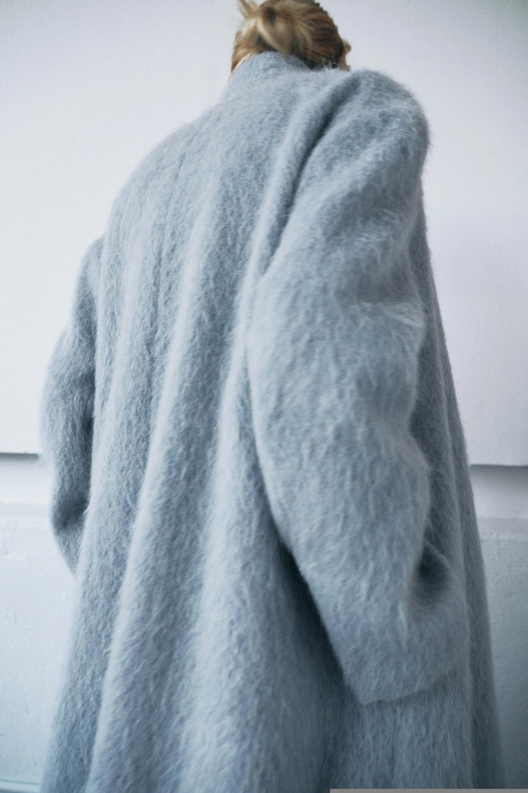 Прямое пальто из шерсти manteco коллекции zara