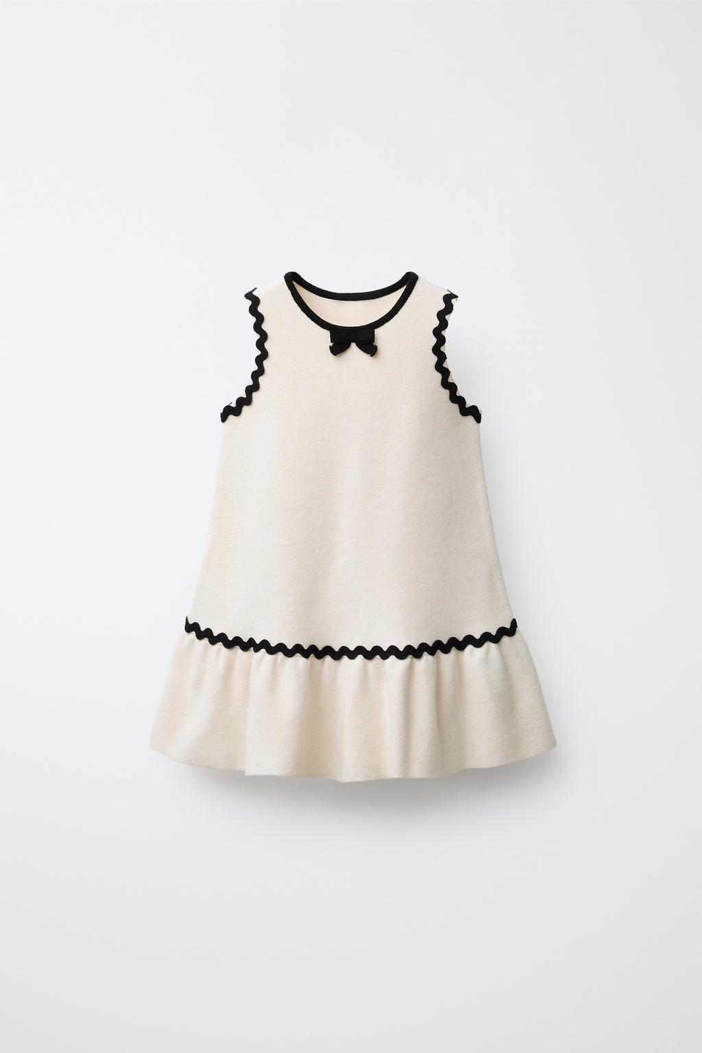 ТРИКОТАЖНОЕ ПЛАТЬЕ С КОНТРАСТНЫМИ ВОЛНАМИ