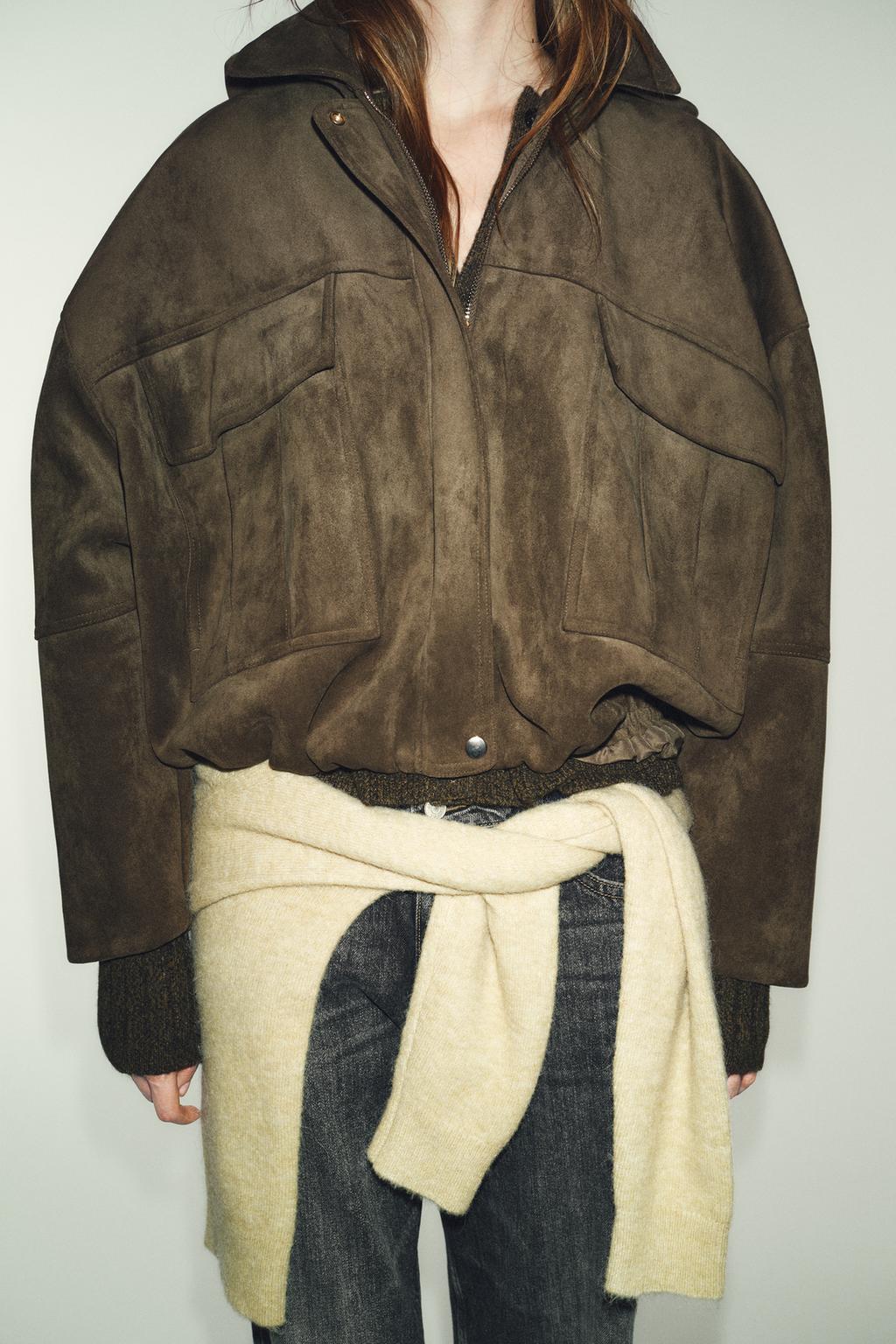 БОМБЕР ОВЕРСАЙЗ ИЗ ИСКУССТВЕННОЙ ЗАМШИ С КАПЮШОНОМ