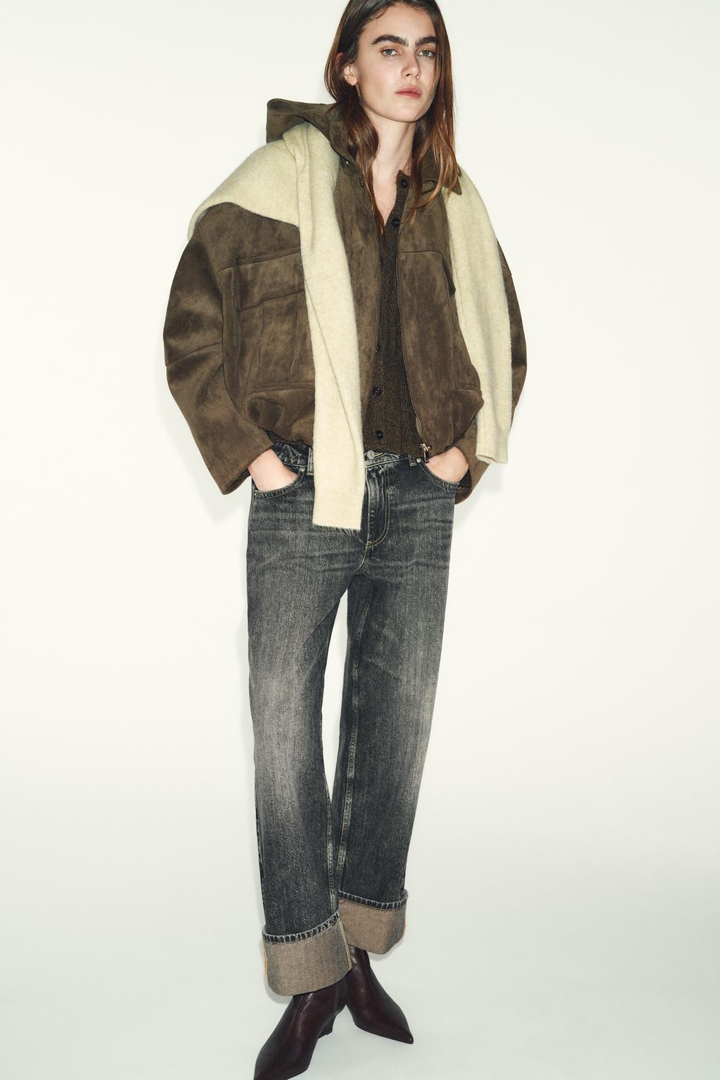 БОМБЕР ОВЕРСАЙЗ ИЗ ИСКУССТВЕННОЙ ЗАМШИ С КАПЮШОНОМ