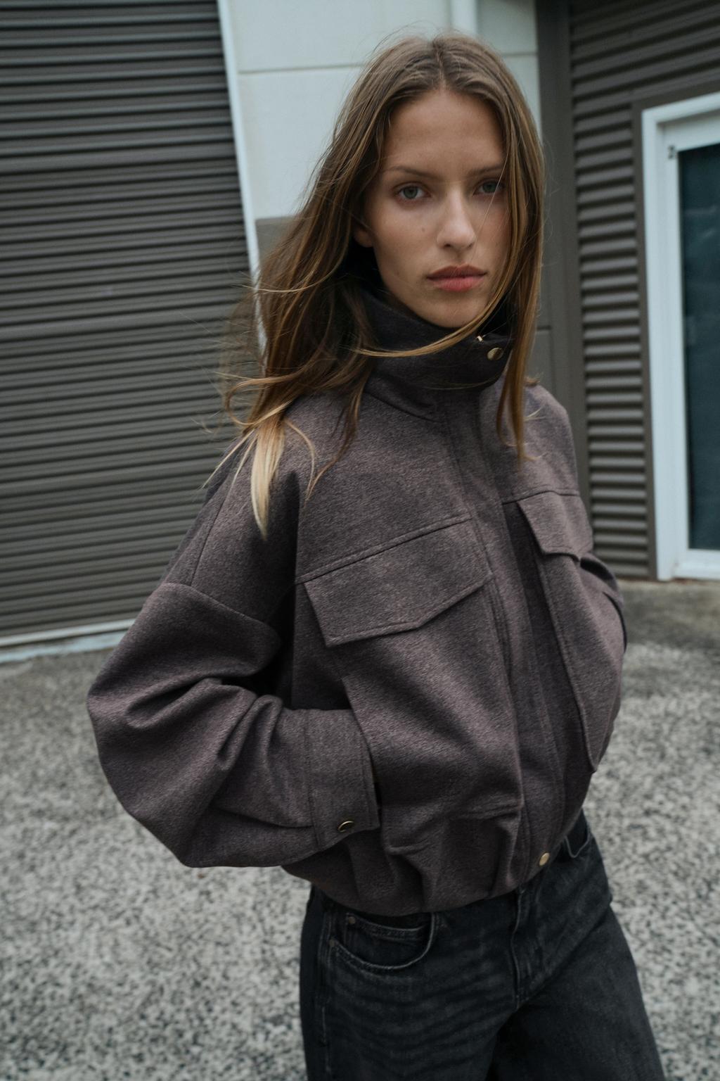 БОМБЕР С ВОРОТНИКОМ-СТОЙКОЙ