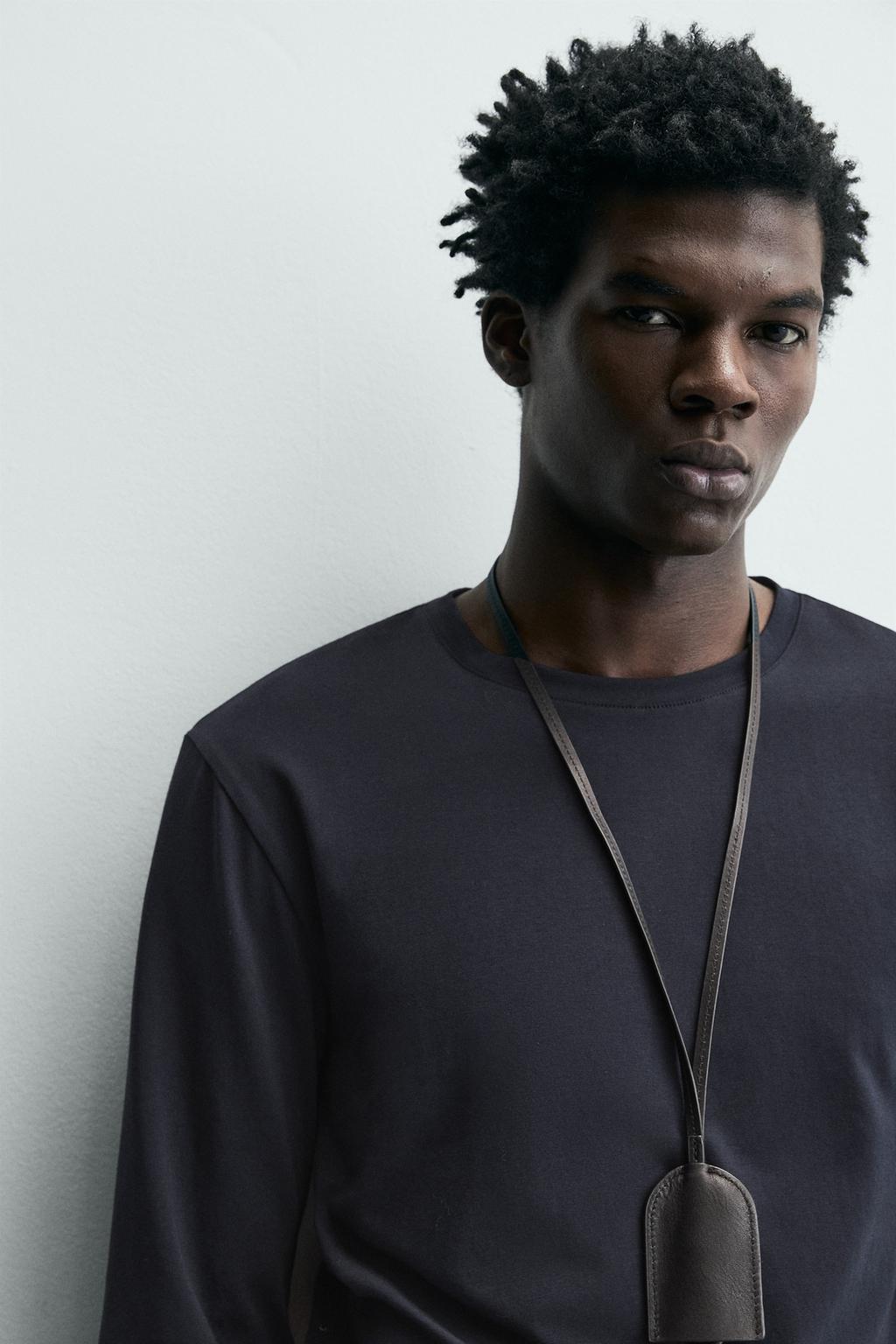 БАЗОВАЯ ФУТБОЛКА SLIM FIT