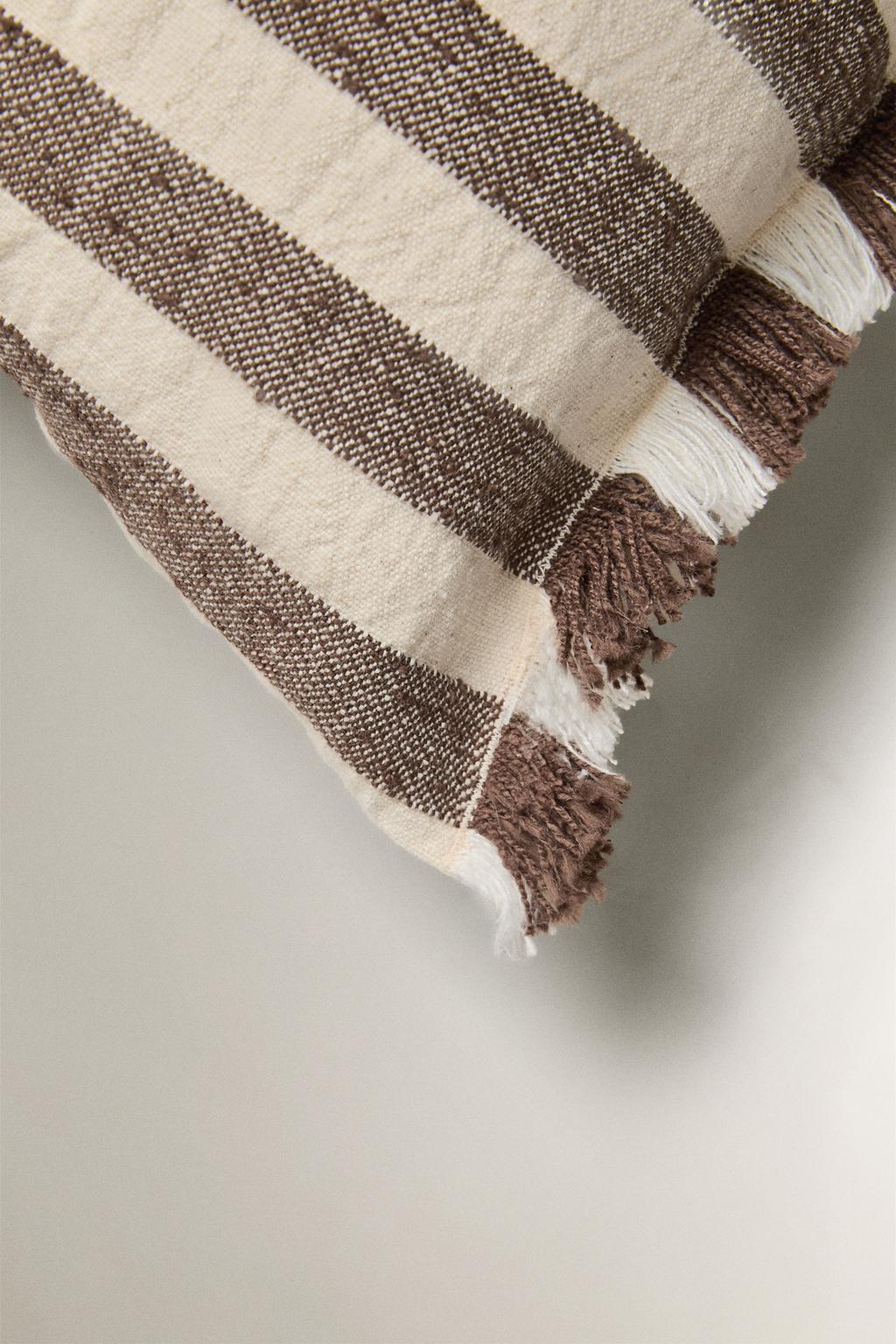 Чехол для подушки в полоску