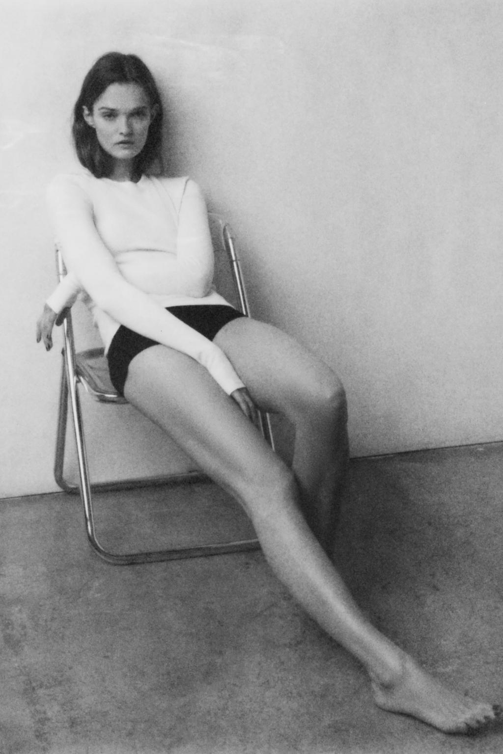 ФУТБОЛКА С ДЛИННЫМИ РУКАВАМИ И ВЫШИВКОЙ