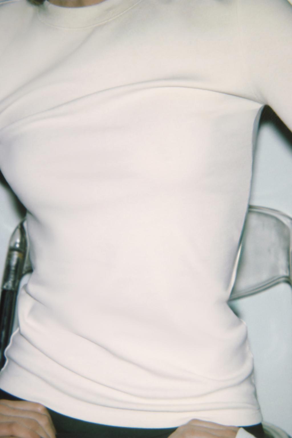 ФУТБОЛКА С ДЛИННЫМИ РУКАВАМИ И ВЫШИВКОЙ