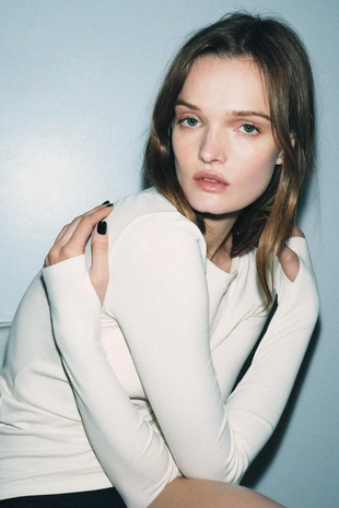 Футболка с длинными рукавами и вышивкой- Заказать в России