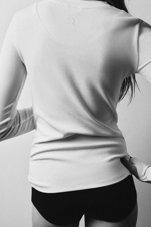 Футболка с длинными рукавами и вышивкой- Заказать в России