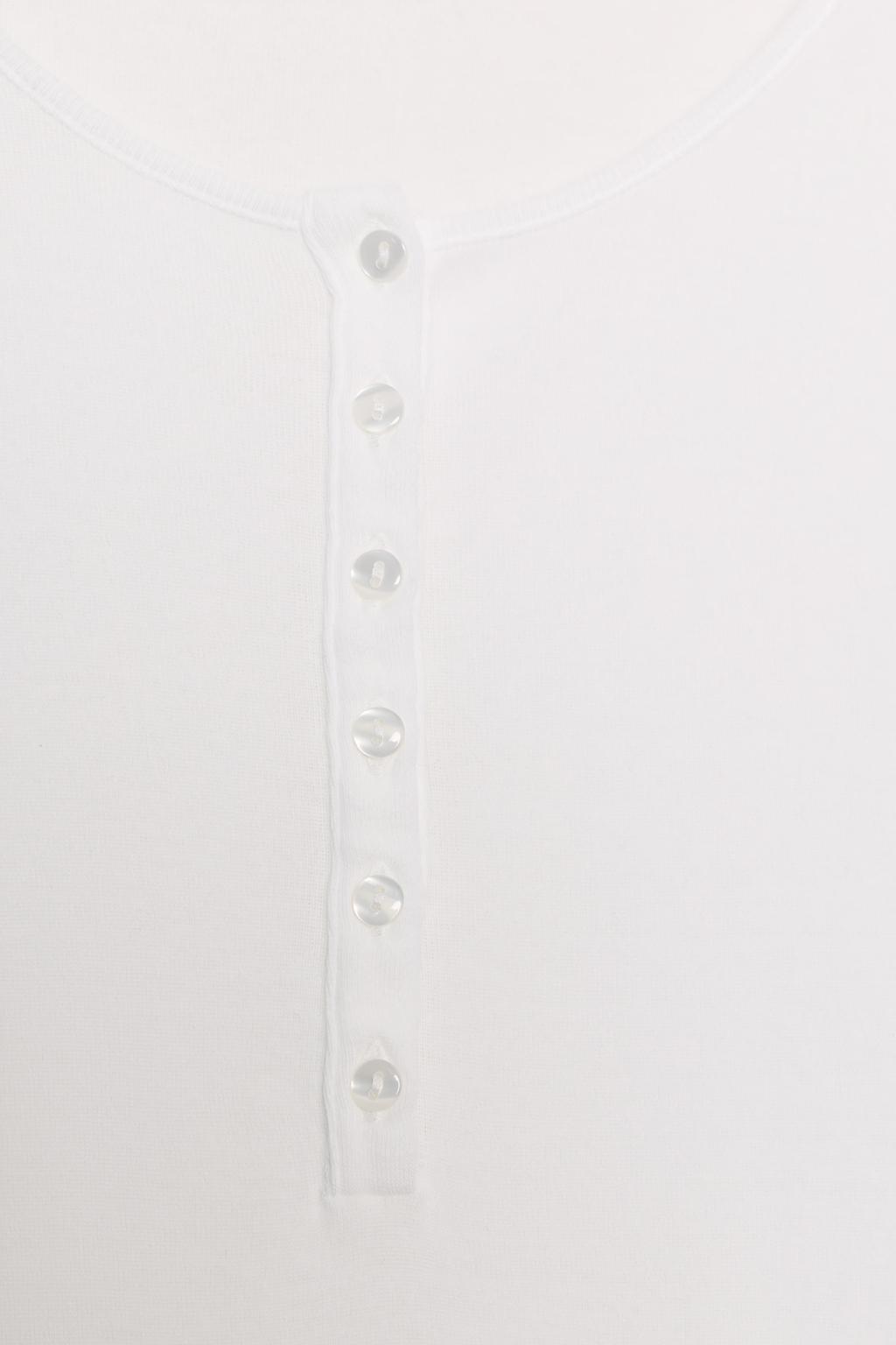 ФУТБОЛКА С ВОРОТНИКОМ НА ПУГОВИЦАХ