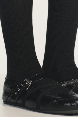 Балетки из лакированной искусственной кожи с пряжками