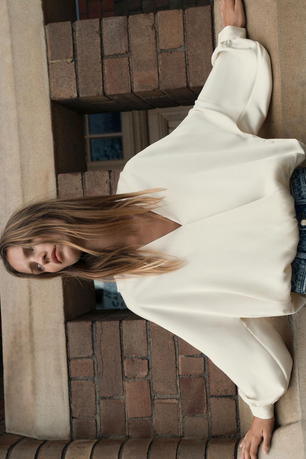 АТЛАСНАЯ БЛУЗА НА ЗАПÁХЕ