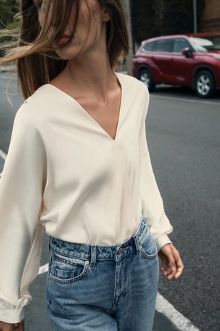 Атласная блуза на запáхе- Заказать в России