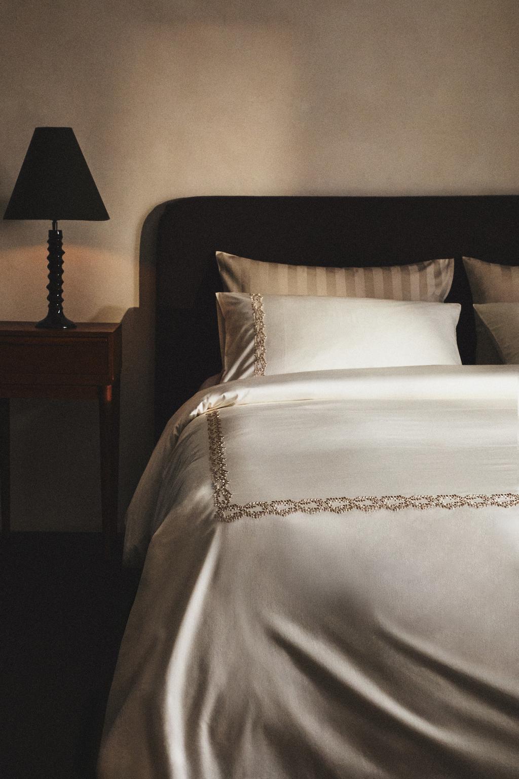 Наволочка из сатина с вышивкой