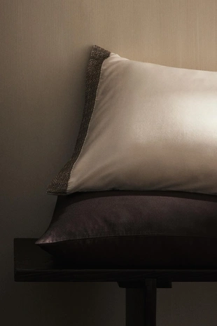 Наволочка из сатина с вышивкой (300 нитей)- Заказать в России