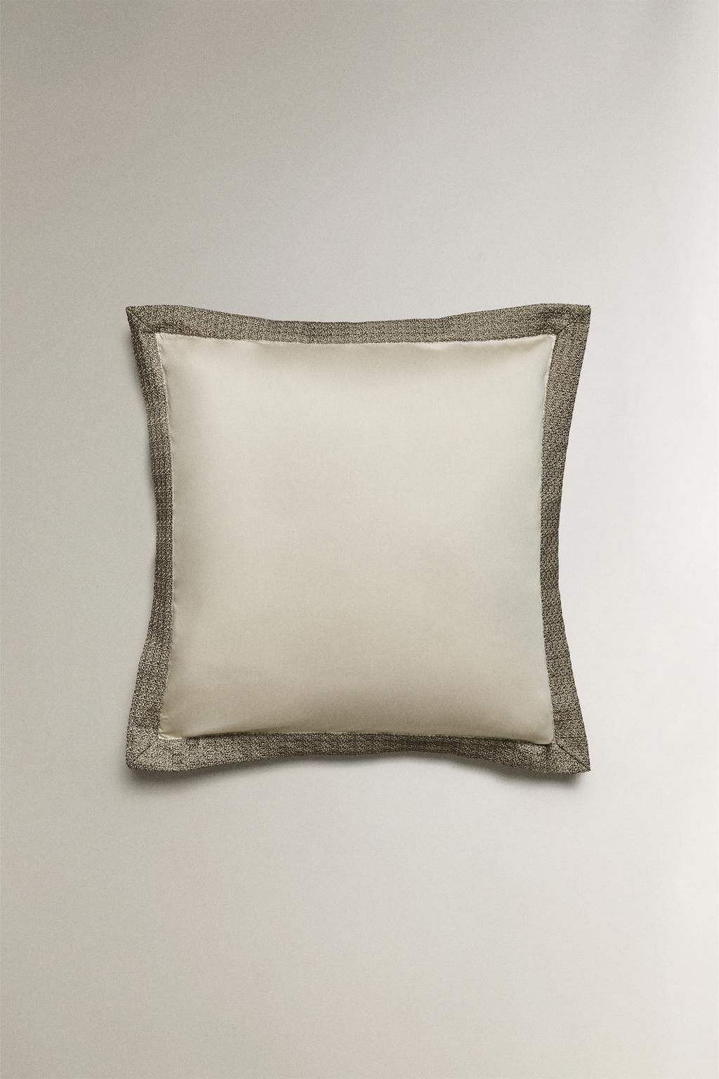 Наволочка из сатина с вышивкой (300 нитей)